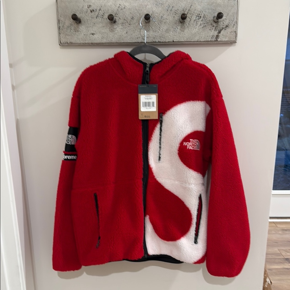 NEW Supreme x North Face Red and White S Jacket